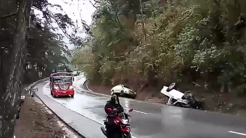 Video: así derrapó un carro y una moto en ruta a la Antigua