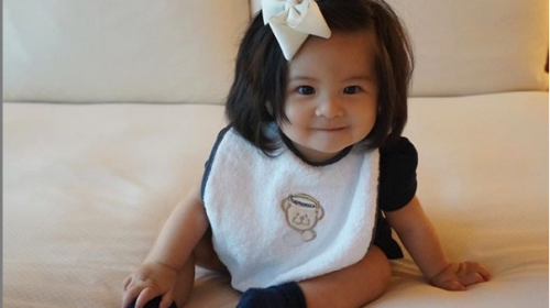 Peque&ntilde;a modelo se vuelve viral por su sorprendente cabello