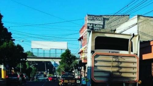 Delincuentes amarran a piloto de cami&oacute;n para robarle