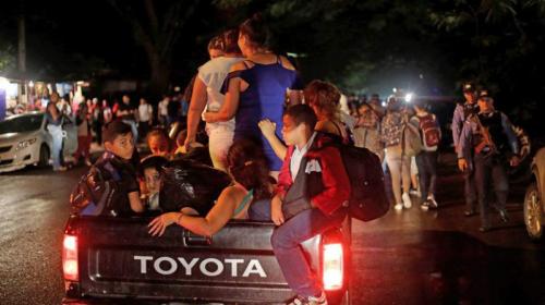 #VIDEO PNC lanz&oacute; gases lacrim&oacute;genos a caravana de migrantes