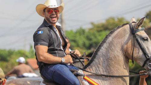 Neto Bran se suma al #10YearChallenge y las fans enloquecen