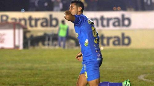 Cobán le pega un "baile" a Municipal en el estadio Verapaz