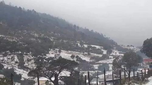 Bajas temperaturas provocan espectacular helada en Guatemala