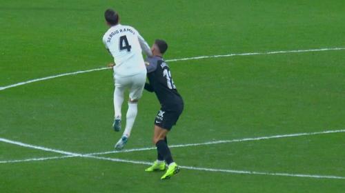 El nuevo codazo criminal de Sergio Ramos que nadie vio