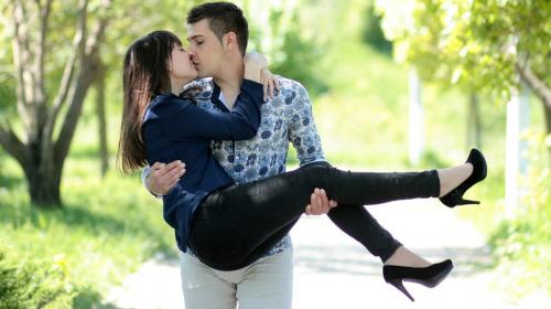 &iquest;Qu&eacute; hacer cuando tus amigos no aceptan a tu pareja?