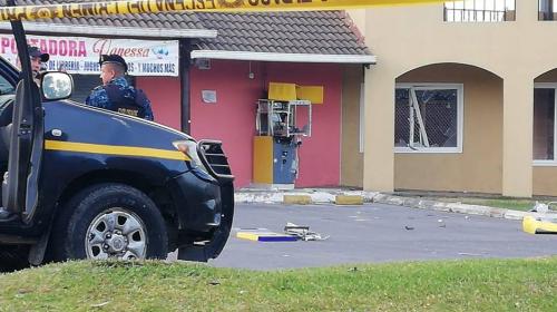 Explotan un cajero automático para robar dinero en Villa Nueva