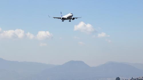 Avi&oacute;n que ven&iacute;a hacia Guatemala sufri&oacute; un incendio en un motor