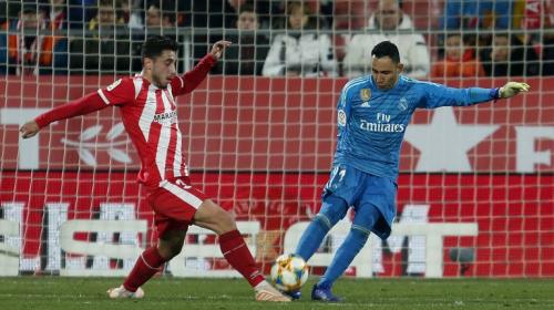 Keylor Navas vuelve a jugar y hace una excepcional atajada