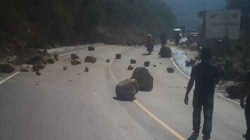 Temblor provoca derrumbes en carreteras de Guatemala