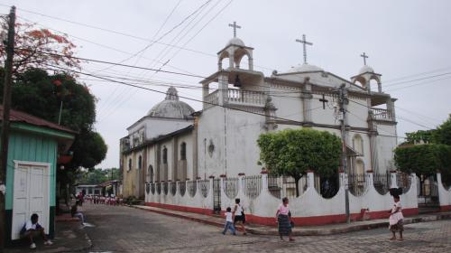 Iglesia sufre da&ntilde;os por fuerte sismo y ordenan evacuaci&oacute;n