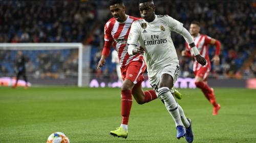 Vinicius y su recurso genial para quitarse a dos rivales