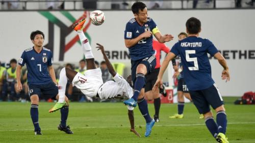 La fenomenal chilena de dos toques en el aire de Qatar