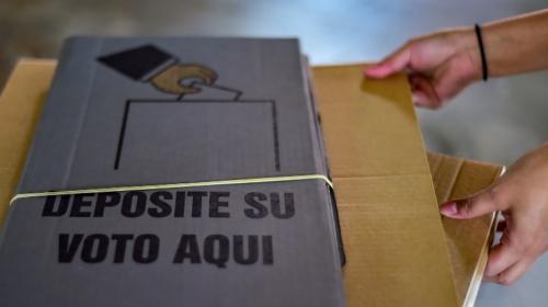 Abren mesas de votaci&oacute;n en El Salvador, conservador es favorito