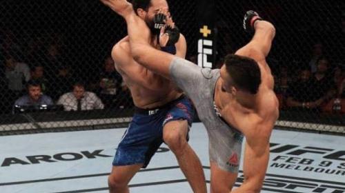 Noque&oacute; en 15 segundos y casi es descalificado por brutal patada