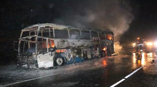 Video: as&iacute; se incendi&oacute; un bus en Pal&iacute;n, Escuintla