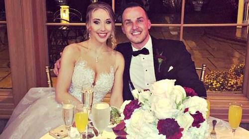 Arrestado en su propia boda por acosar a una mesera menor de edad