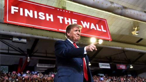 Trump justifica financiar muro fronterizo por "invasi&oacute;n" migrante