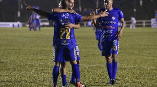Cobán vence a Comunicaciones y es el nuevo líder del torneo