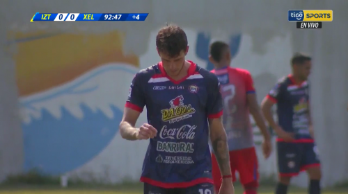 Jugador de Xela arremete contra árbitro y termina expulsado