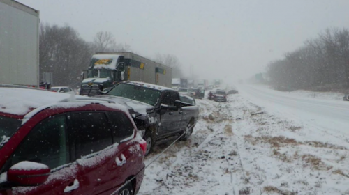 Impactante video de choque m&uacute;ltiple de 40 autos