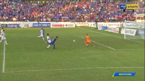 Cobán le pega primero a Comunicaciones y anota un golazo