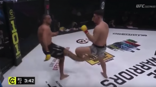 Luchador sufre terrible fractura al tratar de golpear a su rival