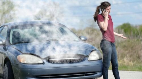 Esto debes hacer si tu carro se recalienta en carretera