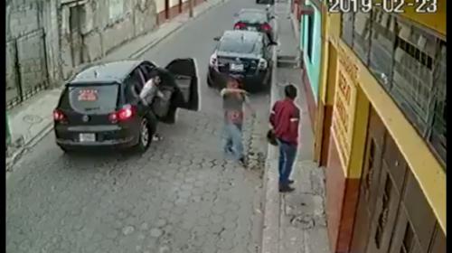 PNC captura a jóvenes captados en video asaltando en Amatitlán 