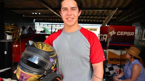 Hern&aacute;ndez, el joven guatemalteco que sorprende en El Salvador