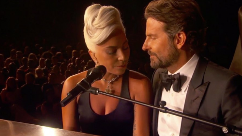 La reacci&oacute;n de Irina a las miradas de Lady Gaga y Bradley Cooper