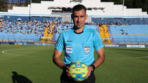 Guatemalteco Mario Escobar dirigirá la final de la Copa Oro