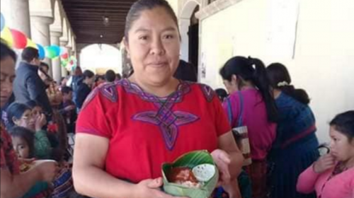 Elaboran platos con hojas para evitar usar pl&aacute;stico