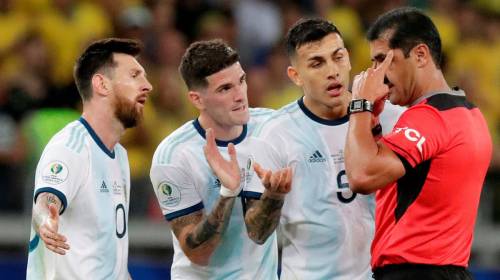 Árbitro reveló qué pasó con el VAR en Argentina-Brasil