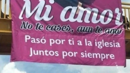 Su expareja colgó una manta que decía: "Mi amor, no te cases"
