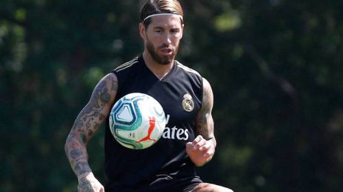 Sergio Ramos la hace de periodista y bromea con sus compañeros