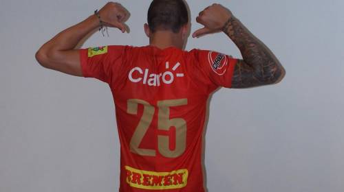 El inusual color de la camiseta de Municipal