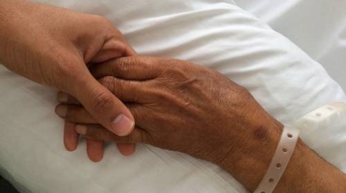 Tras 71 a&ntilde;os de matrimonio, pareja de abuelos muere el mismo d&iacute;a