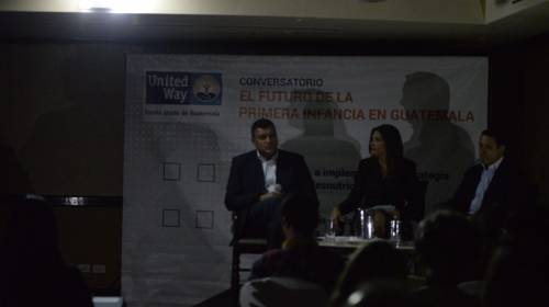 Video: apagones interrumpen foro de candidatos a Vicepresidente