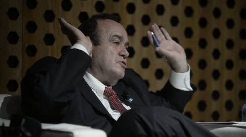 Alejandro Giammattei acusa a Sandra Torres de hacer "copy-paste"