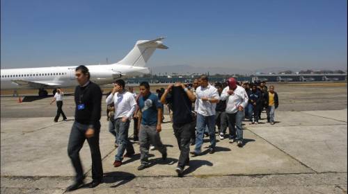 Gobierno hace llamado a empresas para dar trabajo a deportados