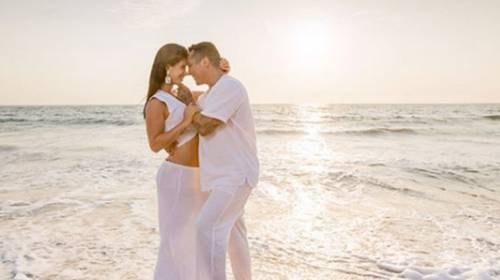 Ya casi en el altar, Kimberly Flores env&iacute;a mensaje a su prometido