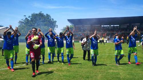 Mixco pierde en su debut, y Neto Bran sufre en los graderíos