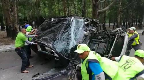 Automovilista se salva tras aparatoso accidente en la zona 15