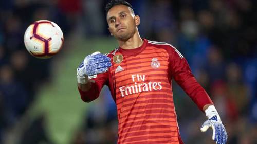 Keylor Navas le responde a Courtois en la cancha