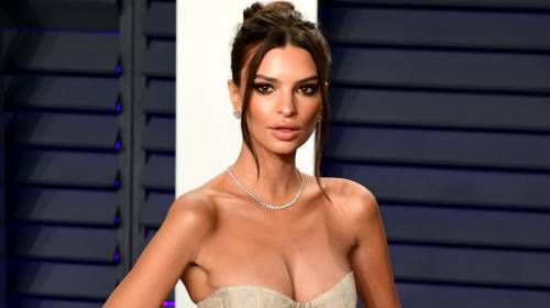 Emily Ratajkowski comparti&oacute; un video de su nuevo tatuaje