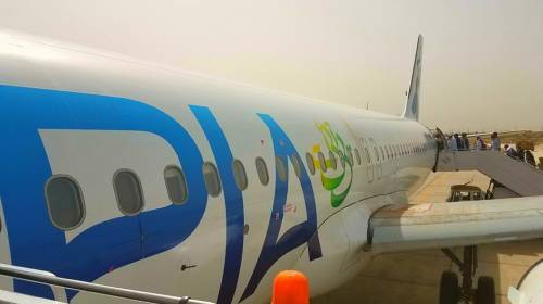 Pasajero abre salida de emergencia y retrasa vuelo siete horas