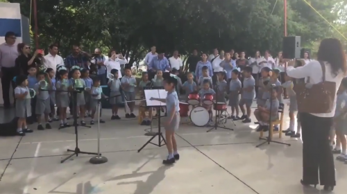 La directora de orquesta que cautiva por su magistral ejecuci&oacute;n