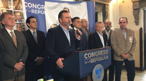 Acalorada discusión entre Arzú y Galdámez en el Congreso