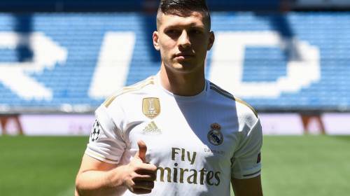 Luka Jovic pisa por primera vez el césped del Bernabéu