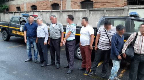 Due&ntilde;a de cevicher&iacute;a, meseros y clientes arrestados por ley seca